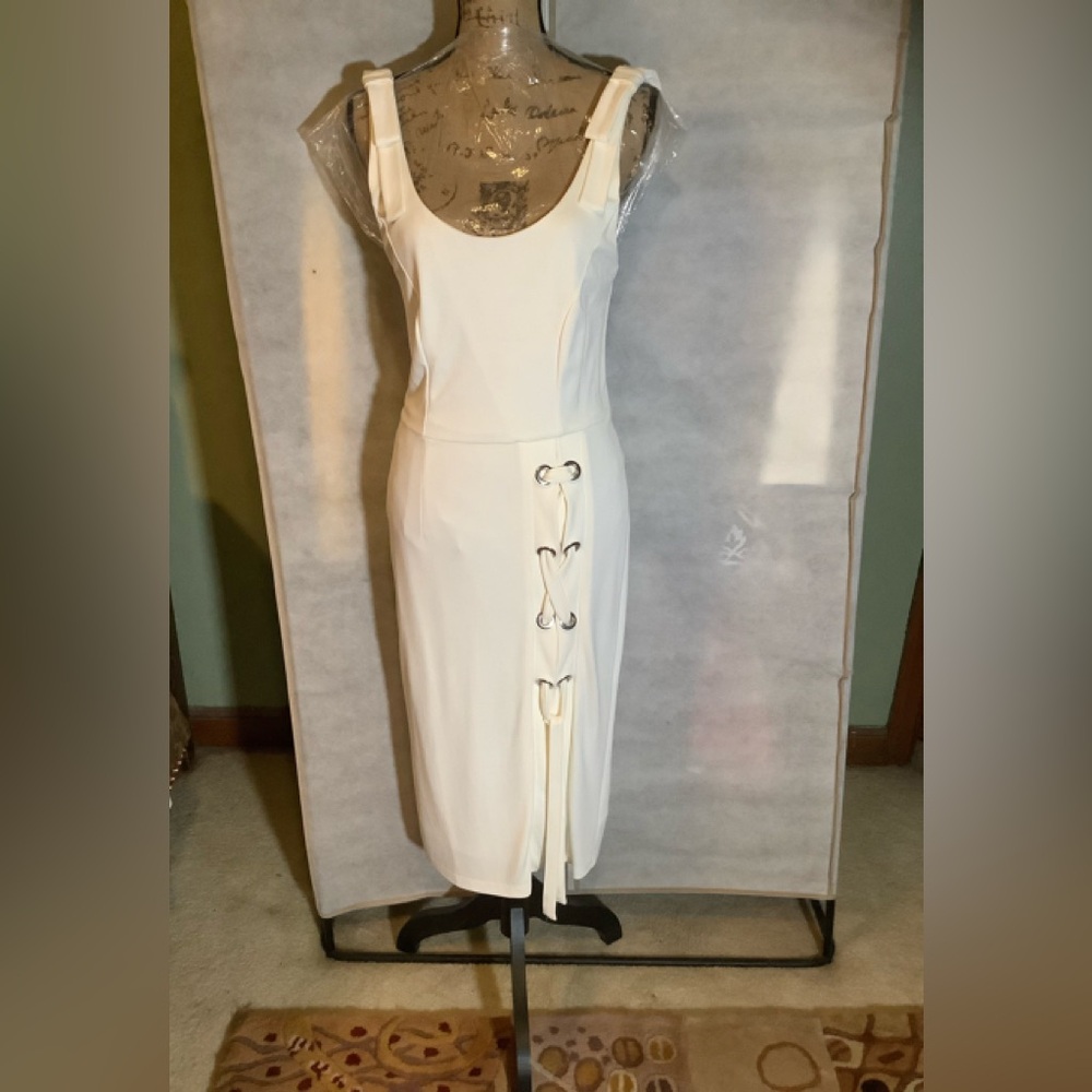 VENUS, White sleeveless bodycon dress Sz M.